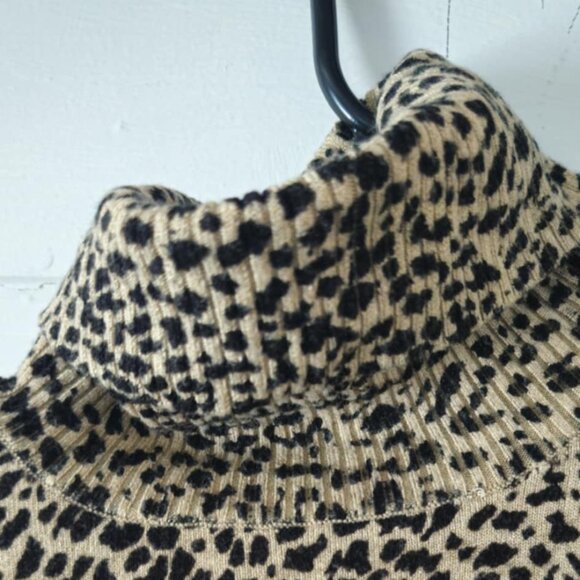 Mercer & Madison Turtleneck Sweater Leopard Print Sz S - Picture 3 of 4